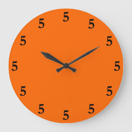 Black Fem'Clock nånstans på Orangen Stor Klocka