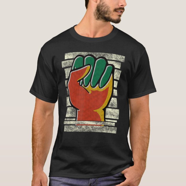 Black Fist Shirt African American Pride Black Hist T Shirt (Framsida)