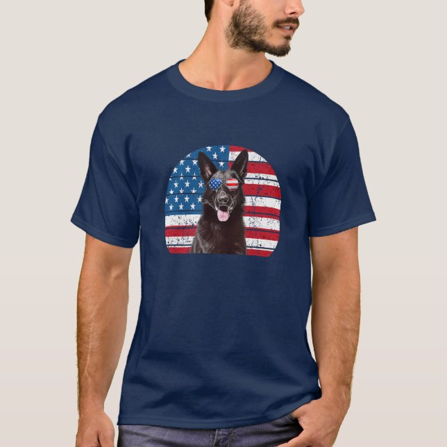 Black German Shepherd American Flagga 4Th juli GSD T Shirt (Framsida)
