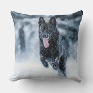 Black German Shepherd i snö Duvet Cover Kudde