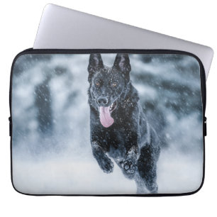 Black German Shepherd i snö Duvet Cover Laptop Fodral