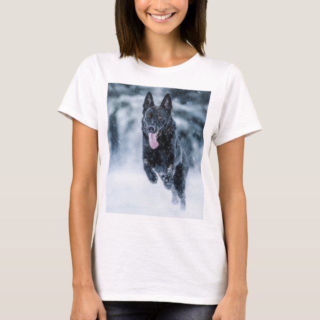 Black German Shepherd i snö Duvet Cover T Shirt (Framsida)