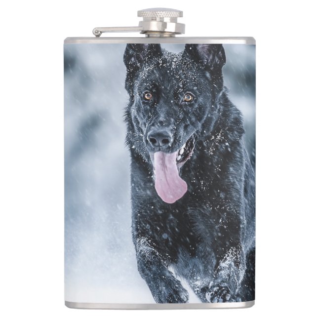 Black German Shepherd in snow Duvet Cover Fickplunta (Framsidan)