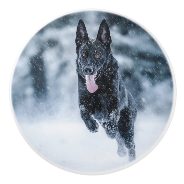 Black German Shepherd in snow Duvet Cover Knopp (Framsidan)