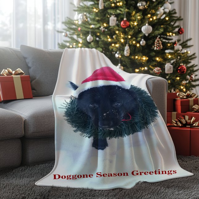 Black German Shepherd Puppy in the WAN and Fleecefilt (Black German Shepherd Puppy in a Wreath Fleece Blanket)
