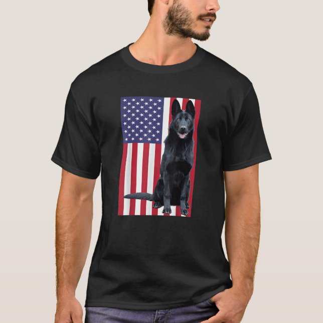 Black German Shepherd with US Flagga T-Shirt (Framsida)