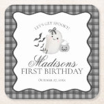 Black Gingham Little Boo Ghost Birthday Party Bar Underlägg Papper Kvadrat<br><div class="desc">Hey Boo! Get ready for a spooktacular celebration with our Cute Ghost theme party decor! This charming design features an adorable ghost holding a pumpkin candy basket, set against a black wavy border and a preppy gingham background. Perfect for a fun and festive Halloween celebration. Let's get spooky in style...</div>