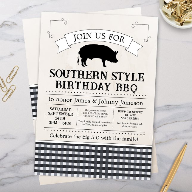 Black Gingham Southern BBQ Gris Roast Birthday Inbjudningar (Southern Style BBQ Cookout Birthday Party Invitation with Black and White Gingham)