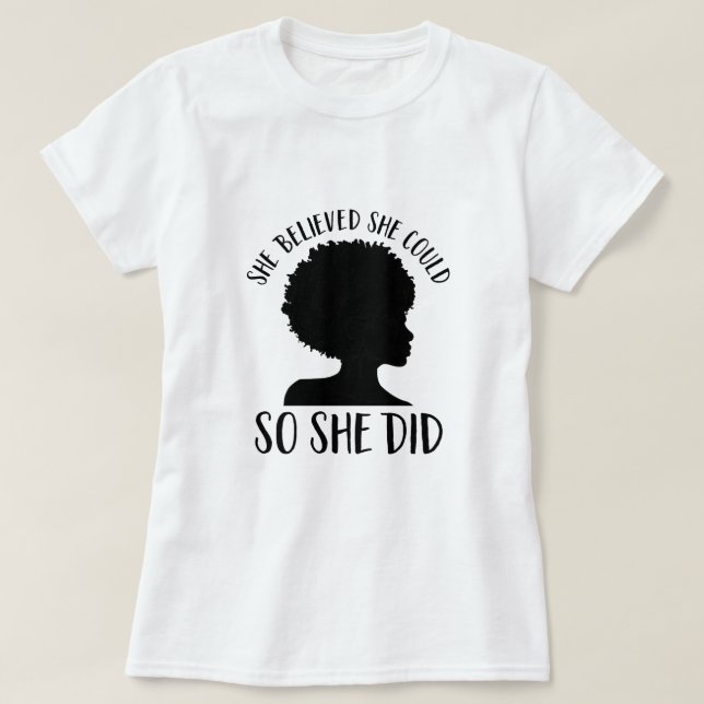 Black Girl Magic, hon trodde att hon kunde så hon  T Shirt (Design framsida)