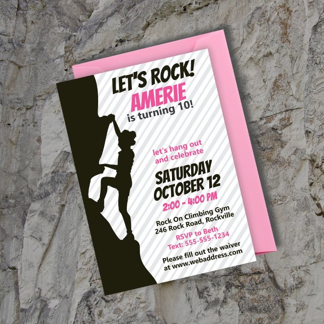 Black Girl Sten klättring Birthday Inbjudningar (Rock Climbing Party Invitation features the silhouette of a black girl climbing a rock. Pink & gray)