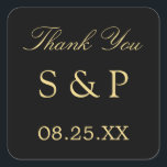 Black Golden Beige Wedding Tack Sticker Fyrkantigt Klistermärke<br><div class="desc">Svart Golden Beige Wedding Favor Tack Sticker,  anpassa med initialer hos paret och datumet för bröllop genom att använda onlinens anpassningsmall före beställning. På etiketten finns snyggt i en gyllene skugga av beige (utseende faux guld / guld) på klassiskt svart.</div>