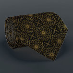 Black Golden Ornate Blommigt Neck Tie Slips<br><div class="desc">Ta en ny nivå av stil med vår svarta Golden Ornate Blommigt Neck Tie. Den här slipningen skryter med ett mesmeriderande ornat blommönster i guld, på en sofistikerad svart bas. Designad för dem som söker premiumkvalitet och unikt mönster är perfekten för formella tillfälle, affärsmöten eller snyggtar. Investera i detta gyllene...</div>
