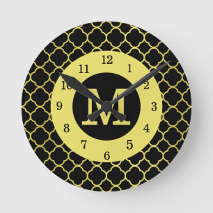 Black Golden Quatrefoil Monogrammed Round Clock Rund Klocka