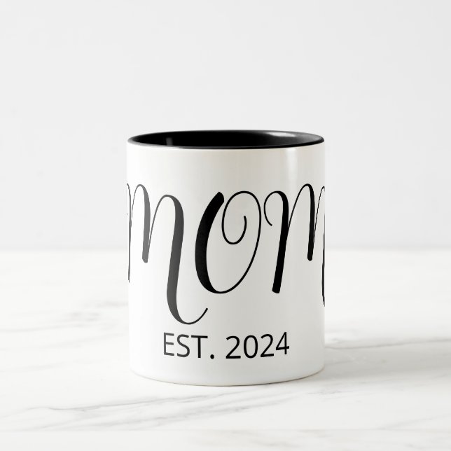 Black Graceful Big Script Established New Mom Gift Två-Tonad Mugg (Center)