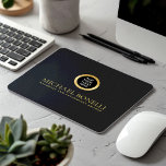 Black Grått Leather Luxury Guld ROUND Logotyp Musmatta<br><div class="desc">Förbättra arbetsytan med den här BLACK-GRÅTTET-skrivarmusmattan, designad för att kombinera stil och funktioner. Med en lyxig logotyp i guld och alternativet att lägga till två linjer anpassningsbar text är den här musknappen perfekt för att anpassa med ditt namn, ditt företag, ditt företag eller någon annan information du vill ha. Perfekt...</div>