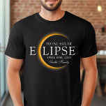 Black & Guld 2024 Texas Total Solar Eclipse Family T Shirt<br><div class="desc">Vi presenterar vår Black & Guld 2024 Texas Total Solar Eclipse Family T-Shirt, en snyggt och minneskläder för hela familjen. Den här skjortan firar den känsloladdade händelsen med 2024 års totala solcellsklipasse i Texas. Med sin utformning av eleganten och exklusiven är den ett tidlöst nyckelord för detta enastående fenomen. Vare...</div>