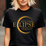 Black & Guld 2024 Texas Total Solar Eclipse Family T Shirt<br><div class="desc">Vi presenterar vår Black & Guld 2024 Texas Total Solar Eclipse Family T-Shirt, en snyggt och minneskläder för hela familjen. Den här skjortan firar den känsloladdade händelsen med 2024 års totala solcellsklipasse i Texas. Med sin utformning av eleganten och exklusiven är den ett tidlöst nyckelord för detta enastående fenomen. Vare...</div>