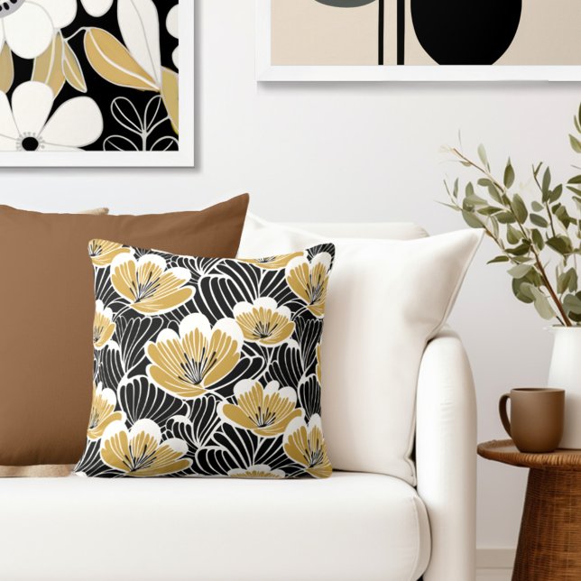 Black Guld Blommigt Kudde (Complete your elegant retro look with an exclusive Wild on Flowers Throw PIllow.)