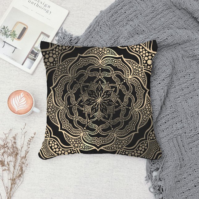 Black & Guld Blommigt Mandala BeSnygg Snyggt Chic Kudde (Skapare uppladdad)