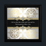 Black Guld Damask Bible Verse Smyckeskrin<br><div class="desc">Svart dammkorv, keepsaklåda. Svarta guld håller i presentlådorna. Elegant svarta presentlådor. Svarta guld-presentboxar. Smyckeskrinen Black guld. Bibelversa gåvor. Religiösor. Vackert svart och guld-damm med anpassadets bibelversa på framsidan. Vackert som det är, eller så kan du lägga till dina detaljer på framsidan genom att helt enkelt välja orangen "Anpassa den!" för...</div>
