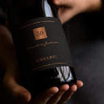 Black guld, enkel elegant 50-årsjubilar vinflaska etikett<br><div class="desc">Anpassningsbar manar födelsedagsfest av läderutskrift (TrinTED) är en lyxfärgad läderutsegling som gynnar vin med redigerbar ålder,  en kvadrat av guld glitter och personlig namn namnteckning.</div>