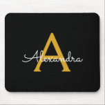 Black Guld Girly Script Monogram Namn Modern<br><div class="desc">Monogram för guld och svart lägger du till ditt eget Namn-muspekare (Mouse Pad). Det gör perfekten söt 16-årsjubileum,  bröllop,  möhippa,  årsdag,  babydusch eller bachelorette-fest för någon som glam lyxen och chic stilar i kärlek.</div>