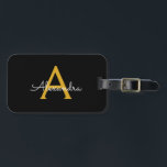 Black Guld Girly Script Monogram Namn Modern Bagagebricka<br><div class="desc">Svart och Guld Monogram Lägg till din egen Namn--Märkre.. Med påsens märkre blir perfekten söt 16-årsdag,  bröllop,  möhippa,  babydusch eller bachelorette-festgåva till någon som dekorerar hennes rum i stil.</div>