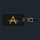 Black Guld Girly Script Monogram Namn Modern Bagagebricka<br><div class="desc">Svart och Guld Monogram Lägg till din egen Namn--Märkre.. Med påsens märkre blir perfekten söt 16-årsdag,  bröllop,  möhippa,  babydusch eller bachelorette-festgåva till någon som dekorerar hennes rum i stil.</div>
