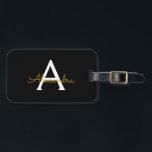 Black Guld Girly Script Monogram Namn Modern Bagagebricka<br><div class="desc">Svart och Guld Monogram Lägg till din egen Namn--Märkre.. Med påsens märkre blir perfekten söt 16-årsdag,  bröllop,  möhippa,  babydusch eller bachelorette-festgåva till någon som dekorerar hennes rum i stil.</div>