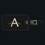 Black Guld Girly Script Monogram Namn Modern Bagagebricka<br><div class="desc">Svart och Guld Monogram Lägg till din egen Namn--Märkre.. Med påsens märkre blir perfekten söt 16-årsdag,  bröllop,  möhippa,  babydusch eller bachelorette-festgåva till någon som dekorerar hennes rum i stil.</div>