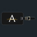 Black Guld Girly Script Monogram Namn Modern Bagagebricka<br><div class="desc">Svart och Guld Monogram Lägg till din egen Namn--Märkre.. Med påsens märkre blir perfekten söt 16-årsdag,  bröllop,  möhippa,  babydusch eller bachelorette-festgåva till någon som dekorerar hennes rum i stil.</div>