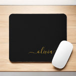Black Guld Girly Script Monogram Namn Modern Musmatta<br><div class="desc">Monogram för guld och svart lägger du till ditt eget Namn-muspekare (Mouse Pad). Det gör perfekten söt 16-årsjubileum,  bröllop,  möhippa,  årsdag,  babydusch eller bachelorette-fest för någon som glam lyxen och chic stilar i kärlek.</div>