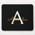Black Guld Girly Script Monogram Namn Modern Musmatta<br><div class="desc">Monogram för guld och svart lägger du till ditt eget Namn-muspekare (Mouse Pad). Det gör perfekten söt 16-årsjubileum,  bröllop,  möhippa,  årsdag,  babydusch eller bachelorette-fest för någon som glam lyxen och chic stilar i kärlek.</div>