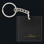 Black Guld Modern Script Girly Monogram Namn<br><div class="desc">Nyckelkedjan Black and Guld Simple Script Monogram Namn. Det gör perfekten söt 16-årsjubileum,  bröllop,  möhippa,  årsdag,  babydusch eller bachelorette-fest för någon som glam lyxen och chic stilar i kärlek.</div>