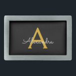 Black Guld Modern Script Girly Monogram Namn<br><div class="desc">Svart och Guld Enkelt skript Monogram Namn Bälte Buckle. Detta gör perfekt studenten,  söt 16 16,  18,  21,  30,  40,  50,  60,  70,  80,  90:e,  100-årsdag,  bröllop,  möhippa,  årsdag,  babydusch eller bachelorette-gåva till någon som glam lyx och chic stilar.</div>