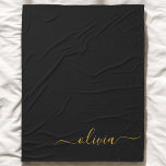 Black Guld Modern Script Girly Monogram Namn Fleecefilt<br><div class="desc">Svart och Guld Simple Script Monogram Namn och Initial Fleece Blanket. Det gör perfekten söt 16-årsjubileum,  bröllop,  möhippa,  årsdag,  babydusch eller bachelorette-fest för någon som glam lyxen och chic stilar i kärlek.</div>