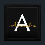 Black Guld Modern Script Girly Monogram Namn Minnesask<br><div class="desc">Svart och Guld Simple script Monogram Namn Jewelry Keepsakbox. Det gör perfekt studenten,  födelsedag,  bröllop,  möhippa,  årsdag,  babydusch eller bachelorette-fest till någon som glam lyx och chic stilar.</div>