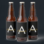 Black Guld Modern Script Girly Monogram Namn Ölflaska Etikett<br><div class="desc">Svart och Guld Enkelt skript Monogram Namn Beer Flaska-etikett. Det gör perfekten söt 16-årsjubileum,  bröllop,  möhippa,  årsdag,  babydusch eller bachelorette-fest för någon som glam lyxen och chic stilar i kärlek.</div>