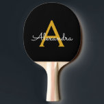 Black Guld Modern Script Girly Monogram Namn Pingisracket<br><div class="desc">Svart och Guld-skript Monogram Namn Ping Pong Paddle. Det gör perfekten söt 16-årsjubileum,  bröllop,  möhippa,  årsdag,  babydusch eller bachelorette-fest för någon som glam lyxen och chic stilar i kärlek.</div>