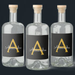 Black Guld Modern Script Girly Monogram Namn Spritflaskor Etikett<br><div class="desc">Svart och Guld Monogram Namn Liquor (Vodka,  Whiskey,  Gin,  Rum) Flaska-etikett. Det gör perfekten söt 16-årsjubileum,  bröllop,  möhippa,  årsdag,  babydusch eller bachelorette-fest för någon som glam lyxen och chic stilar i kärlek.</div>