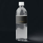 Black Guld Modern Script Girly Monogram Namn Vattenflaska Etikett<br><div class="desc">Svart och Guld Monogram Namn Vattenflaska-etikett. Det gör perfekten söt 16-årsjubileum,  bröllop,  möhippa,  årsdag,  kväll,  babydusch eller bachelorette-fest för någon som glam lyxen och chic stilar i kärlek.</div>