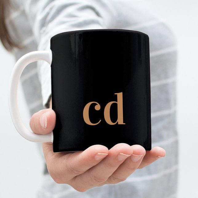 Black guld monogram initialer modern anpassningsba kaffemugg (Skapare uppladdad)