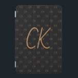 Black guld monogram initialer-skript iPad mini skydd<br><div class="desc">Anpassa och lägg till ditt monogram brev,  initialer,  Monogram initialer som mönster i bakgrunden. En svart bakgrund i klassisk chic färg. Golden färgad brev.</div>