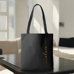 Black Guld Namn White Girly Script Monogram Modern Tygkasse<br><div class="desc">Svart och Guld Elegant lägg till din egen Namn Monogram Bok Bag. Denna Bok-bag kan anpassas så att den omfattar ditt första och första namn och ges som julklapp,  Sverige 16 födelsedagar,  Möhippa eller Bröllop.</div>