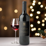 Black & Guld Romantic Calligraphy God jul Vinflaska Etikett<br><div class="desc">Julens vin-etikett har elegant och romantisk,  snabb kalligrafiklämtning,  accentuerad med en vinter-berusbukett. Om du vill ha en mer avancerad anpassning av den här designen klickar du på BLUE DESIGN VERKTYG. Matchande objekt är också tillgängliga.</div>