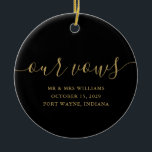 Black Guld skrev sina och Hers Bröllop Vows Julgransprydnad Keramik<br><div class="desc">Den här bröllop-nyckelpresenten i chic kan vara personlig med dina speciella bröllopsdagar. Designad av Thisisnotme©</div>