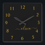 Black Guld-skript, Monogram Girly Namn Fyrkantig Klocka<br><div class="desc">Guld och Black Script Monogram Namn Clock. Det gör perfekten söt 16-årsjubileum,  bröllop,  möhippa,  årsdag,  babydusch eller bachelorette-fest för någon som glam lyxen och chic stilar i kärlek.</div>