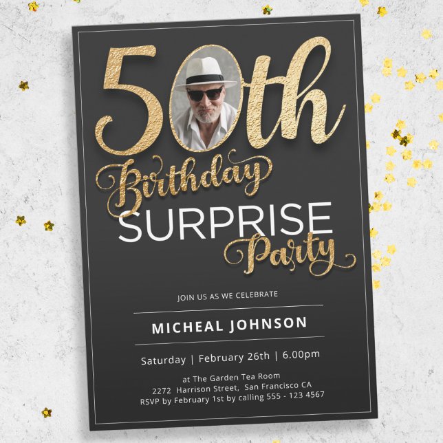 Black Guld Typography Photo Surprise 50:e födelsed Inbjudningar (Mockup View)