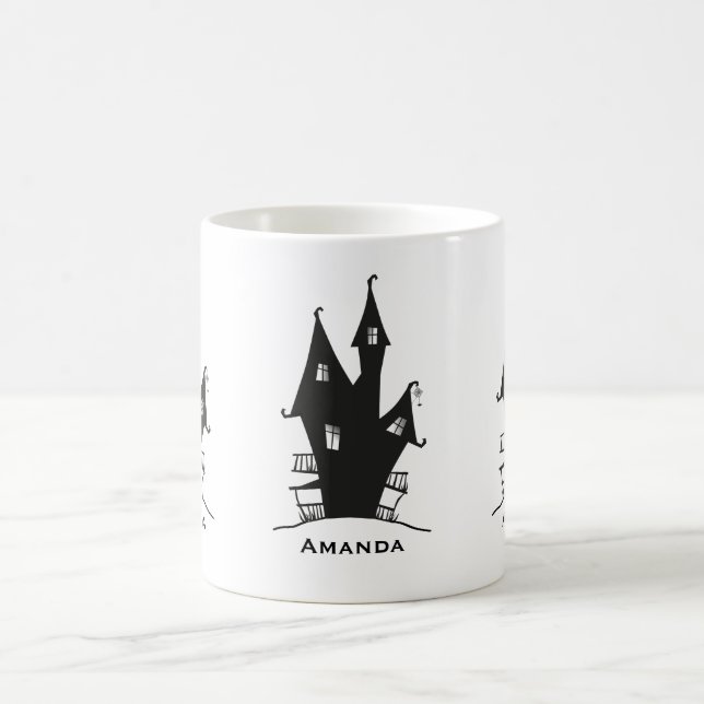 Black Haunted House on Lila Background Kaffemugg (Center)