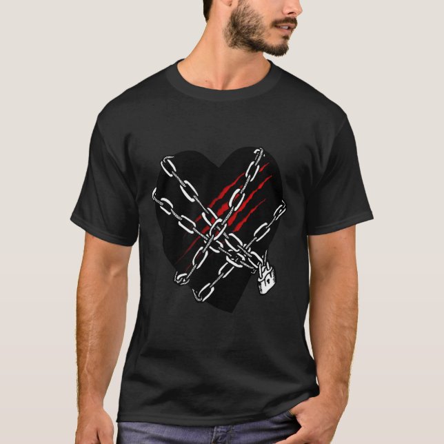 Black Heart Red Chains Cool Gothic Valentine's Day T Shirt (Framsida)